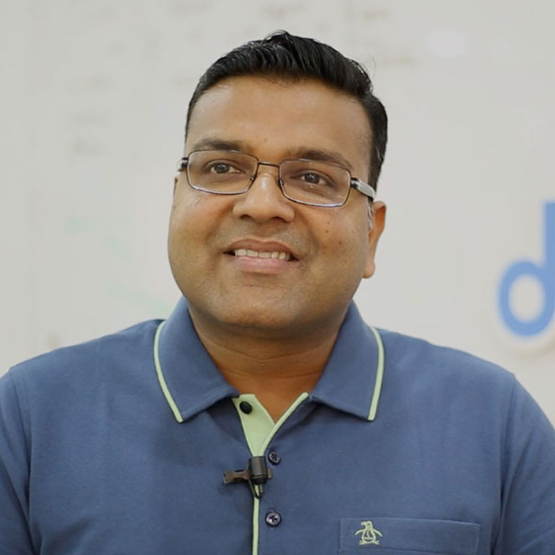 তাঁর সংস্থা ফুলেফেঁপে উঠছিল, কিন্তু সেই সময়ই স্ত্রীর সঙ্গে তাঁর বিচ্ছেদ ঘটে। তবে সেই বিচ্ছেদের আঁচ নিজের কাজে প্রভাব ফেলতে দেননি। 