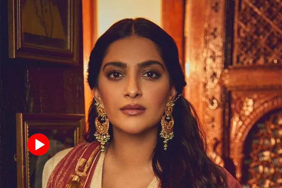 Bollywood actress Sonam Kapoor gets brutally trolled for weird ramp walk, video goes viral.
