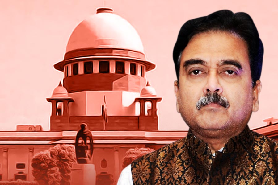 The Supreme Court stayed order of Justice Abhijit Gangopadhyay to give employment to 3929 post 