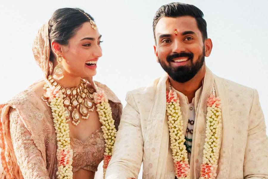 বলি অভিনেতা সুনীল শেট্টির কন্যা আথিয়া শেট্টির সঙ্গে সম্প্রতি সাতপাকে বাঁধা পড়েছেন লোকেশ রাহুল।