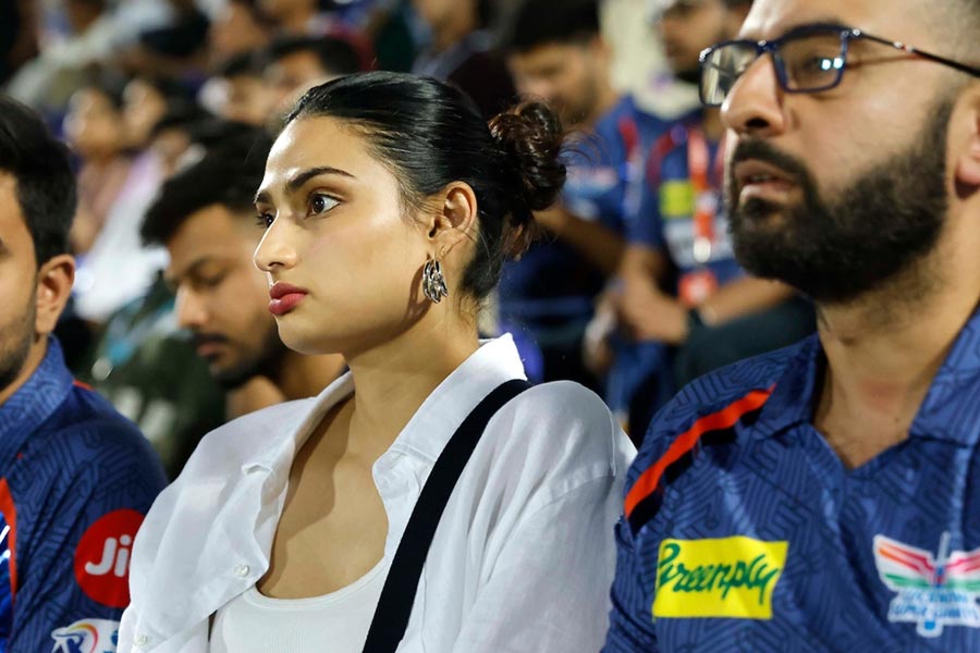 চলতি বছরের জানুয়ারি মাসেই লখনউ সুপার জায়ান্টস দলের অধিনায়ক রাহুল এবং আথিয়া বিয়ে করেন। চলতি বছরে গ্যালারিতে দেখা গিয়েছে আথিয়াকে।