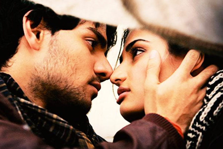 ২০১৫ সালে ‘হিরো’ ছবিতে অভিনয় করে হিন্দি ফিল্মজগতে হাতেখড়ি হয় আথিয়ার। ২০১৯ সালে বড় পর্দায় শেষ অভিনয় করতে দেখা গিয়েছে তাঁকে। ‘মোতিচুর চকনাচুর’ ছবিতে নাওয়াজউদ্দিন সিদ্দিকির বিপরীতে অভিনয় করেন তিনি।