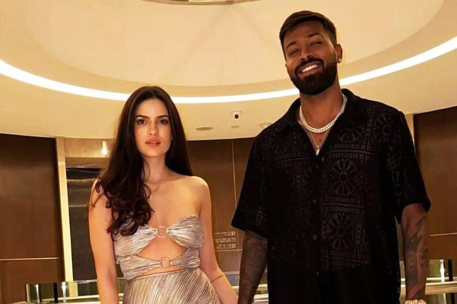 ২০২০ সালে গুজরাত টাইটান্স দলের অধিনায়ক হার্দিক পাণ্ড্য মডেল অভিনেত্রী নাতাশা স্ট্যানকোভিচের সঙ্গে আইনি বিয়ে সেরে ফেলেছিলেন। কিন্তু অতিমারির ফলে তখন জাঁকজমকপূর্ণ ভাবে বিয়ের অনুষ্ঠান সারতে পারেননি হার্দিক।