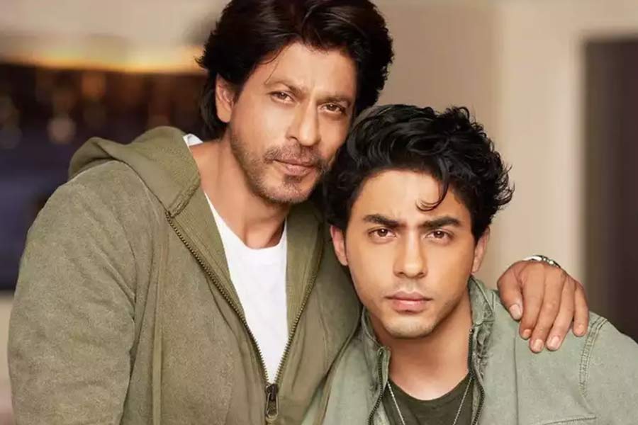 Image of SRK and Aryan.