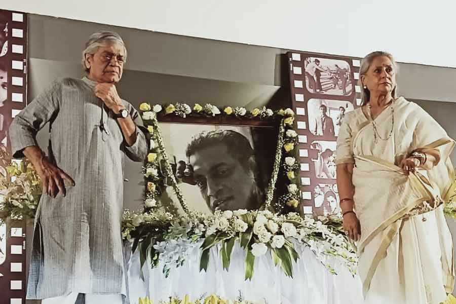 Photo of Sandip Ray and Jaya Bachchan in Satyajit Ray Memorial Lecture 2023