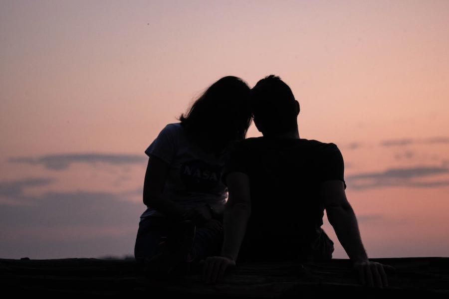 মহিলার নাম প্যাট্রিসিয়া ওয়েসন। তিনি যৌন পেশার অনিয়মিত কর্মী। প্যাট্রিসিয়াকে তাঁর সঙ্গে নিজের বাড়িতে যাওয়ার প্রস্তাব দেন সদ্য আলাপী পুরুষটি। 