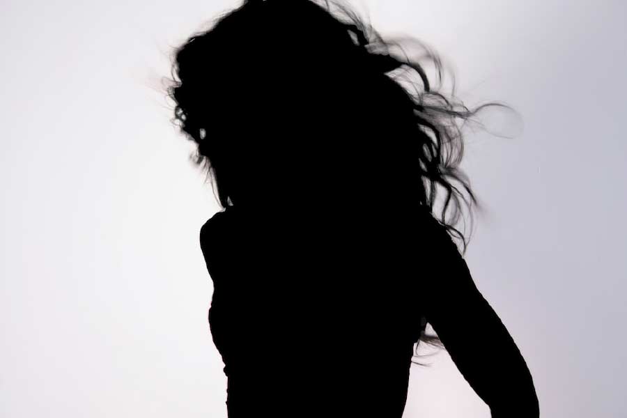 এক ২৭ বছরের যুবকের পুরুষাঙ্গ কেটে নিয়েছিলেন এক মহিলা। কারণ, ওই যুবক তাঁকে শারীরিক সম্পর্কে লিপ্ত হওয়ার কুপ্রস্তাব দিয়েছিলেন। 