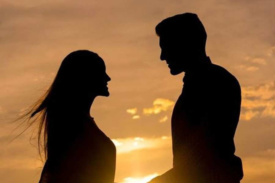 নিজের সাফাইয়ে ওই মহিলা বলেছিলেন, অশান্তি থেকে মুক্তি পেতেই পারিবারিক বন্ধুদের সাহায্য নিয়ে ওই যুবককে শায়েস্তা করার পরিকল্পনা করেন তিনি। 