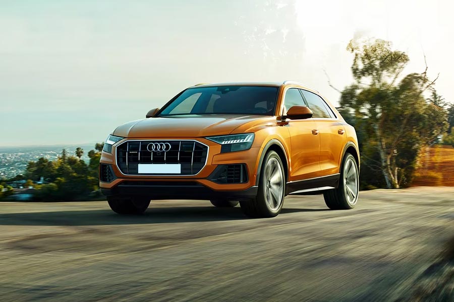 অডি ব্র্যান্ডের কিউ৮ মডেলের গাড়ি কিনেছেন বিরাট এবং অনুষ্কা। এই গাড়ি কিনতে ন্যূনতম খরচ হয় ১ কোটি ৭ লক্ষ টাকা। গাড়িটির সর্বোচ্চ বাজারমূল্য ১ কোটি ৪৩ লক্ষ টাকা।