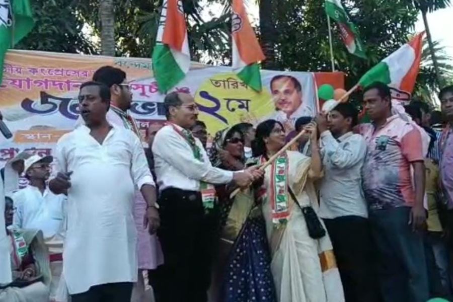 In Magrahat at least 100 TMC workers Join congress in the presence of Adhir Chowdhury 