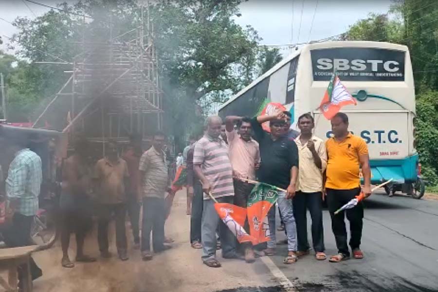 Vehicles set forth for Digha face huge problem due to bandh called by BJP
