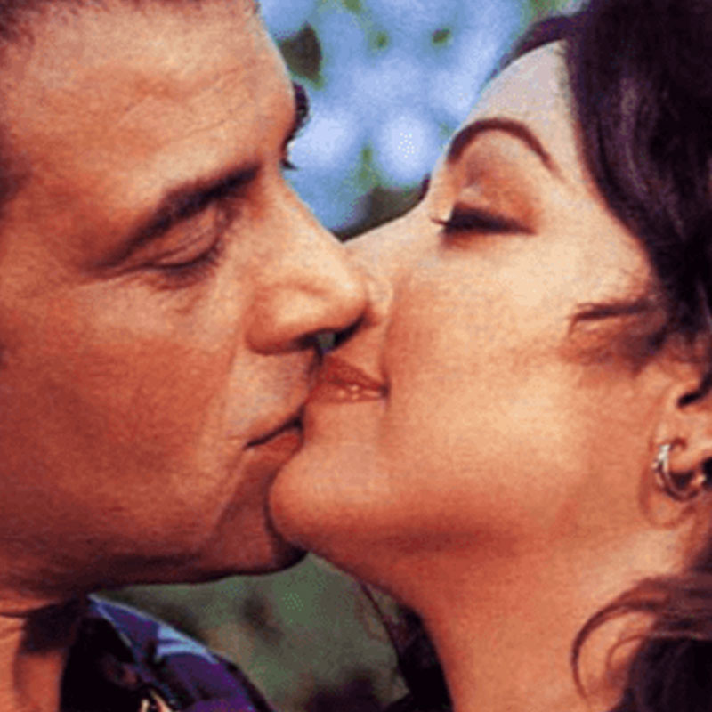 বলিপাড়া সূত্রে খবর, অনিতার সঙ্গে সম্পর্কে জড়িয়ে পড়েছিলেন ধর্মেন্দ্র। তবে, তাঁদের সম্পর্কের কথা গোপন করে রাখতে চেয়েছিলেন দুই তারকাই।