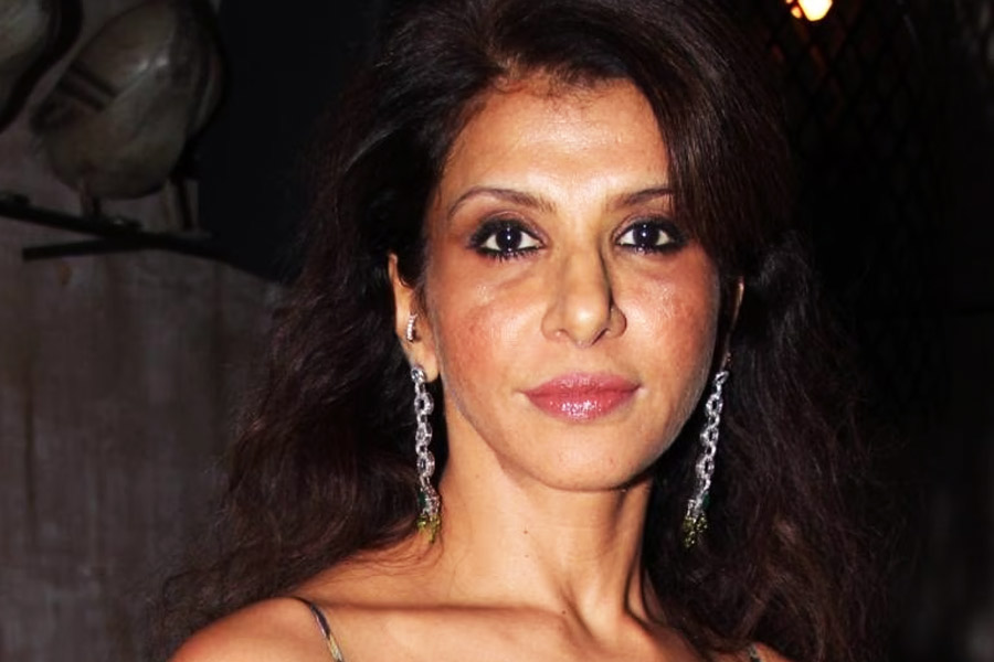 ধর্মেন্দ্রের সঙ্গে বিচ্ছেদ মেনে নিতে পারেননি অনিতা। ধীরে ধীরে হিন্দি ফিল্ম ইন্ডাস্ট্রি থেকে অদৃশ্য হয়ে যান তিনি। বড় পর্দা ছেড়ে টেলিভিশনে কাজ করতে শুরু করেন তিনি। 