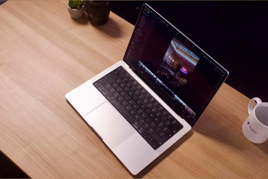 Dhirendra Prasad is an Indian origin Apple employee who stole crores from the Tech giant.