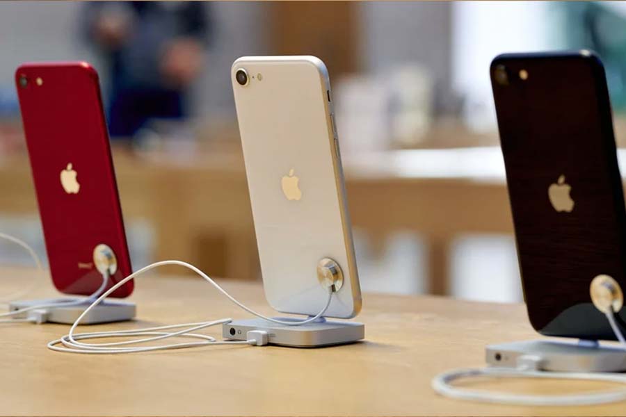 Dhirendra Prasad is an Indian origin Apple employee who stole crores from the Tech giant.