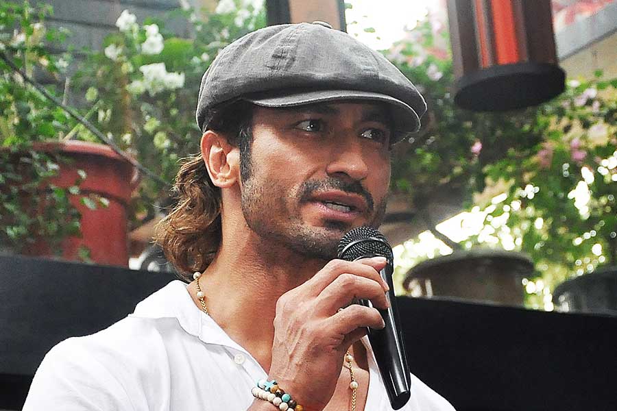 Bollywood actor Vidyut Jammwal visited Kolkata to promote his new film IB71