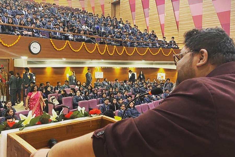 বিজ়নেস স্টাডিজ় নিয়ে স্নাতকোত্তর করতে ২০০৭ সালে দুই বছরের জন্য অস্ট্রেলিয়ায় চলে যান জয়কিষণ। সেখানে পড়াশোনা করার সময় তাঁর বাবা মারা যান। বাবার শেষকৃত্য করতে দেশে ফেরেন জয়কিষণ। এর পর তাঁর আর অস্ট্রেলিয়ায় ফিরে যাওয়ার ইচ্ছা ছিল না। কিন্তু মায়ের অনুরোধে আবার তিনি অস্ট্রেলিয়ায় ফিরে যান।