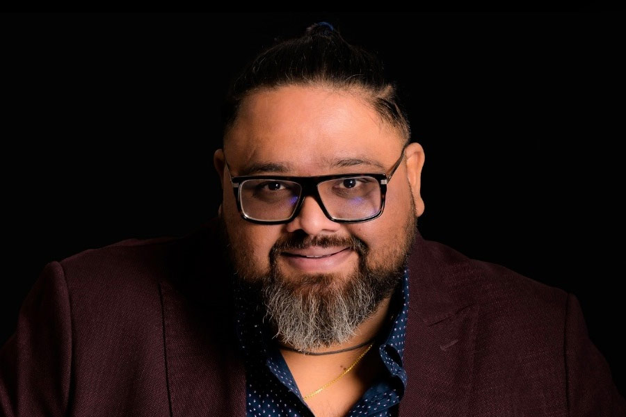 স্নাতকোত্তর ডিগ্রি অর্জনের পরে জয়কিষণ অস্ট্রেলিয়ার একটি গ্যাস সংস্থায় ভাল বেতনের চাকরিতে যোগ দেন। পড়াশোনার জন্য তিনি যে ঋণ নিয়েছিলেন তা মিটিয়ে দেওয়ার পাশাপাশি বাড়িতে মায়ের কাছেও নিয়মিত টাকা পাঠাতেন জয়কিষণ।