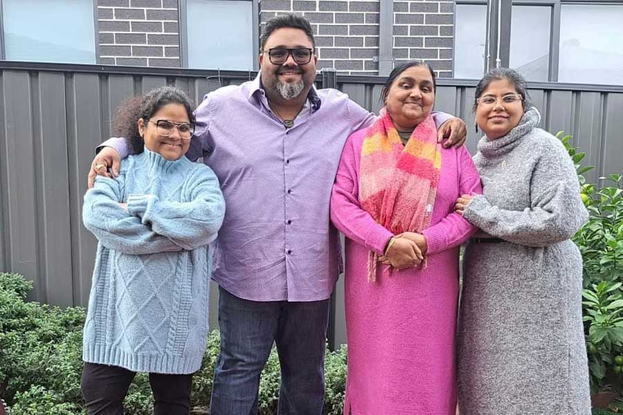 এক সাক্ষাৎকারে জয়কিষণ জানান, এক দিন হুইল চেয়ারে বসে মেয়েকে বাড়ির মেঝেতে খেলতে দেখেন। খেলতে খেলতে মেয়ে তাঁর দিকে তাকিয়ে হাসতেই তিনি সব দুঃখ ভুলে যান। হতাশা কাটিয়ে আবার নতুন উদ্যমে বাঁচার সিদ্ধান্ত নেন তিনি। মনস্থির করেন নিজের চেষ্টায় আবার উঠে দাঁড়ানোর।