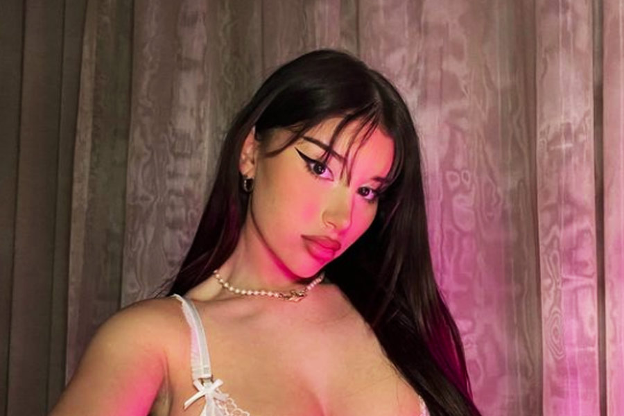 মিকায়েলার পাশাপাশি তাঁর বান্ধবীরাও নাকি মিথ্যা জীবনসঙ্গীর গল্প বানিয়ে তা বিশ্বাসযোগ্য করে তুলতে হাতের আংটি দেখান। আসলে ওই আংটিগুলি নিজেরাই দোকান থেকে কিনেছেন তাঁরা।