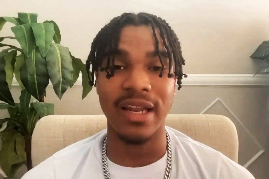 তারকা নয়, নিজেকে সাধারণ ছাত্র মনে করে ডেনিস। তবে ইদানীং তার বাড়ির ডাকবাক্সে যে হারে কলেজ-বিশ্ববিদ্যালয় থেকে স্কলারশিপের চিঠি আসছে, তাতে সে নিজে কত দিন ‘সাধারণ’ থাকবে, তা নিয়ে তর্ক চলতে পারে।