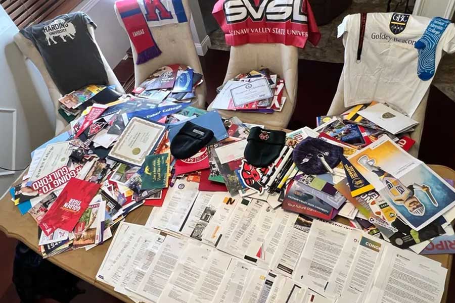 আমেরিকার সংবাদমাধ্যম সূত্রে খবর, নয় নয় করে মোট ৯০ লক্ষ ডলার অর্থমূল্যের স্কলারশিপ পেয়ে গিয়েছে ডেনিস। ভারতীয় অর্থমূল্যে যা প্রায় ৭৪ কোটি টাকা।