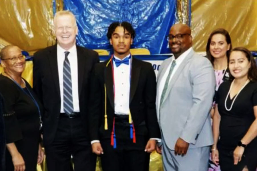 জিপিএ-তে প্রাপ্ত নম্বরের ভিত্তিতেই বিশ্ববিদ্যালয়ের পড়াশোনার জন্য নির্দিষ্ট মান অনুযায়ী পড়ুয়া কোন স্তরে রয়েছে, তার মূল্যায়ন করা হয়। ডেনিসের এই কীর্তিতে গিনেস বুক অফ রেকর্ডসেও নাম উঠে গিয়েছে বলে দাবি তার স্কুল কর্তৃপক্ষের। নির্দিষ্ট সময়ের দু’বছর আগেই স্নাতক হতে পারবে সে।