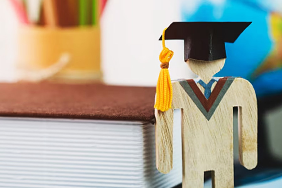 এতগুলি স্কলারশিপ পেলেও লাখ টাকার প্রশ্ন হল, পড়াশোনার জন্য কোন কলেজ বা বিশ্ববিদ্যালয়কে বেছে নেবে ডেনিস? সরাসরি সে উত্তর না দিলেও ডেনিস জানিয়েছে, কম্পিউটার সায়েন্স নিয়ে পড়াশোনার পর আইনের ডিগ্রি লাভ করতে চায় সে। ভবিষ্যতে মেধাস্বত্ব নিয়ে জটিল আইনি মারপ্যাঁচে দক্ষতা হাসিল করতে আগ্রহী বলেও জানিয়েছে ডেনিস।