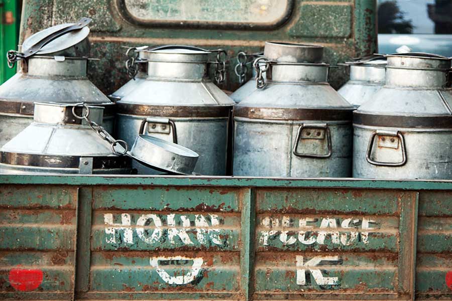 এক সময় হায়দরাবাদের ঘরে ঘরে তাঁর সংস্থার দুধ পৌঁছে গিয়েছিল। খাঁটি দুধের স্বাদ পেয়ে ধীরে ধীরে শহরের সবচেয়ে বড় বেসরকারি দুধ সরবরাহকারী সংস্থায় পরিণত হয় কিশোরের সংস্থা।