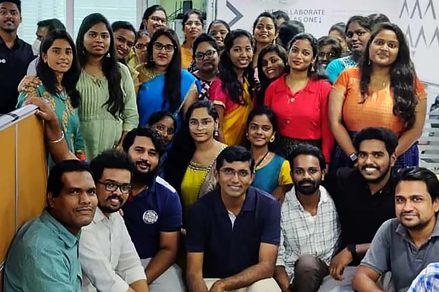 সংবাদমাধ্যমের দাবি, ২০২০-২১ অর্থবর্ষে কিশোরের আয় ছিল ৪৪ কোটি টাকা। পরের বছর অর্থাৎ ২০২১-২২ সালে তা বেড়ে হয় ৬৪.৫ কোটি টাকা। আজকাল কিশোরের দৈনিক আয় ১৭ লক্ষ টাকা।