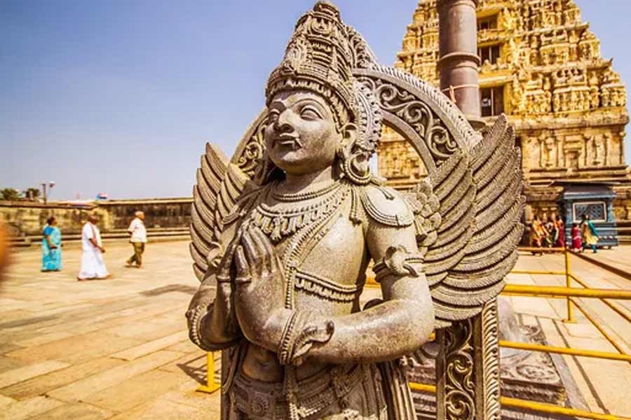 Anti-Gravity Pillar of Belur is standing mysteriously without any support.