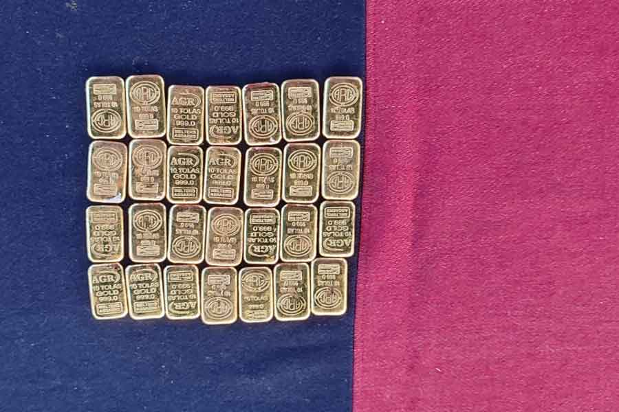 BSF recovered huge gold from Indo-Bangladesh border at Bangaon
