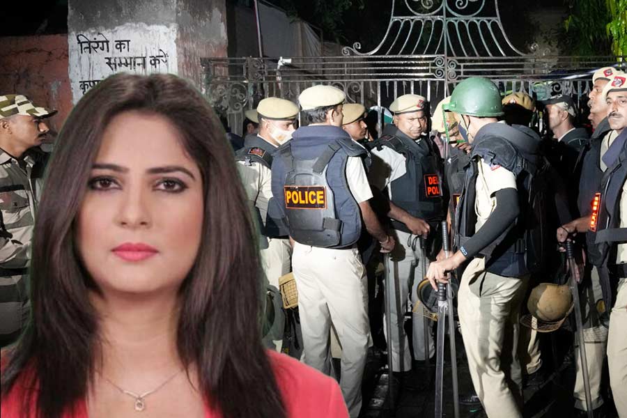 A woman Journalist allegedly hackled by Delhi Police in Jantar Mantar, Delhi 