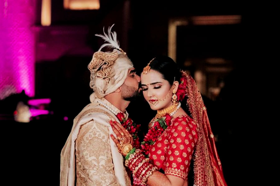 ইনস্টাগ্রামে সক্রিয় না হলেও সেখানে ঋধির অনুরাগী সংখ্যা ১৫ হাজারের গণ্ডি পার করে ফেলেছে। রাহুলের স্ত্রী হিসাবেই জনপ্রিয় তিনি। ক্রিকেটার স্বামী এবং সংসার নিয়েই ব্যস্ত থাকেন ঋধি।