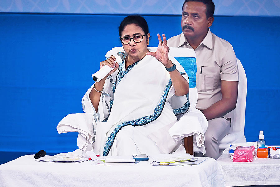 Mamata Banerjee giving speech at malda