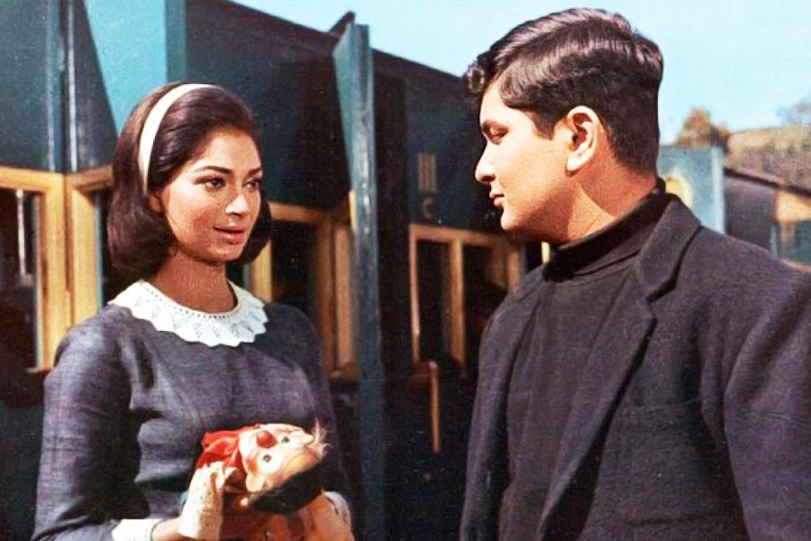 Bollywood actress Simi Garewal with Rishi Kapoor