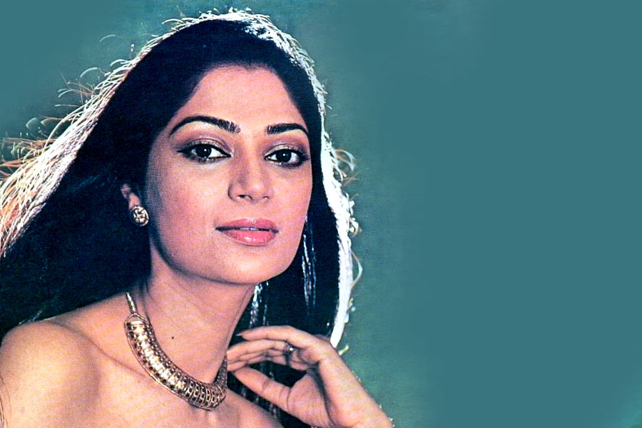 Bollywood actress Simi Garewal 
