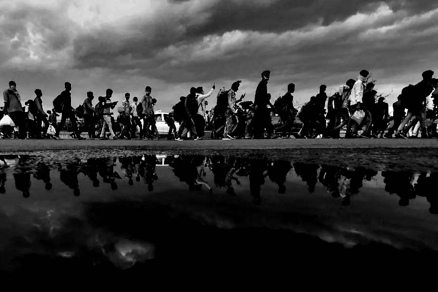 Representational image of migrated labourers