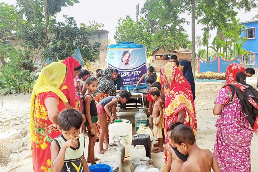 Residents of Bhangar are dependent on water tank to quench their thirst