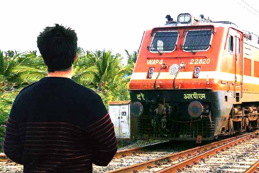 A student died shooting for Instagram reel in front of running train