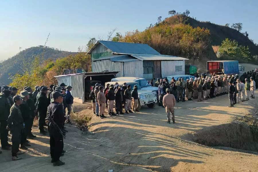 রাজ্যের তফসিলি সম্প্রদায়গুলির দাবি, সংখ্যাগরিষ্ঠ মানুষ হিসাবে এমনিতেই বহু সুযোগ-সুবিধা পেয়ে থাকেন মেইতেই জনগোষ্ঠীর মানুষরা। তাই তাদের আর আলাদা করে তফসিলি জনজাতির তকমা দেওয়ার প্রয়োজন নেই।