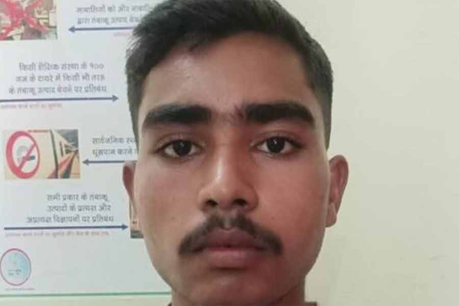Muslim boy topped UP Sanskrit Board class 12 exams, labourer father felt proud.