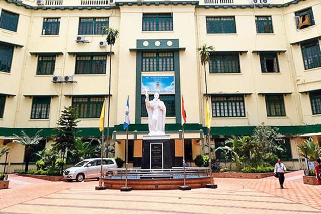 কলকাতার সেন্ট জেভিয়ার্স কলেজে শিক্ষকতার সুযোগ।