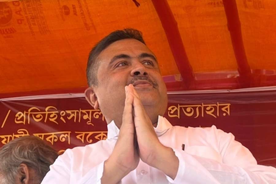 Suvendu Adhikari warned TMC govt and said he will go kalighat with a deadbody in a DA rally