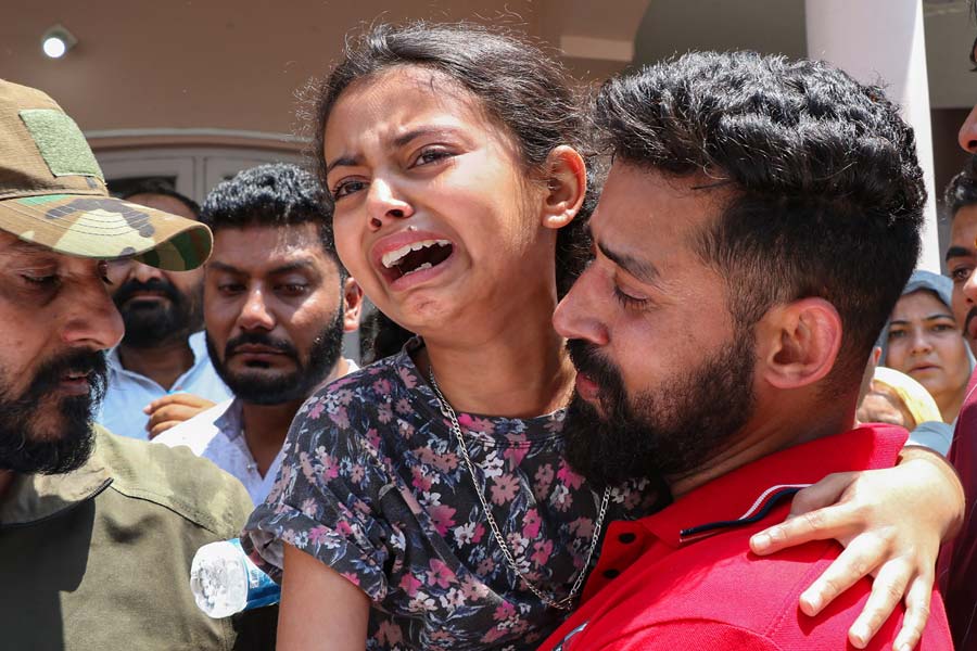 Crying daughter of martyred soldier Neelam Singh