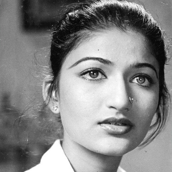 সারিকার সঙ্গে সম্পর্ক নিয়েও মুখ খোলেন কমল। বিবাহ-বহির্ভূত সম্পর্কের কথা স্বীকার করে তিনি বলেন, ‘‘তুমি যা চাও তা যখন তোমার আরও কাছে আসতে শুরু করে, তখন সেই জিনিসের প্রতি তোমার চাহিদা আরও বেড়ে যায়। আমিও তাই সারিকার সঙ্গে ঘনিষ্ঠ হয়ে পড়েছিলাম।’’