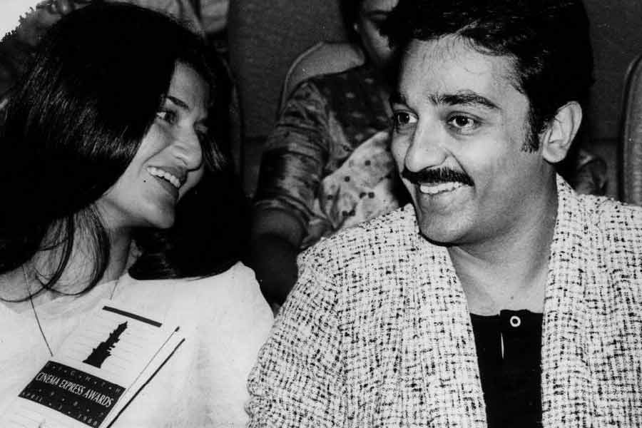 ২০০০ সালে মুক্তিপ্রাপ্ত ‘হে রাম’ ছবিতে কমলের পোশাকশিল্পী হিসাবে কাজ করেন সারিকা। তাঁর কাজের জন্য প্রশংসাও কুড়োন সারিকা। কিন্তু সারিকার সঙ্গে কমলের সম্পর্কেও ছেদ পড়ে।