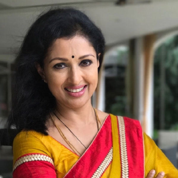 ২০০৪ সালে সারিকার সঙ্গে বিবাহবিচ্ছেদের পরে আরও এক সহ-অভিনেত্রীর সঙ্গে সম্পর্কে জড়িয়ে পড়েন কমল। দক্ষিণী অভিনেত্রী গৌতমীর সঙ্গে একত্রবাস করতে শুরু করেন কমল।