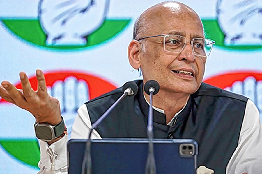 ব্যস্ত: অভিষেক মনু সিঙ্ঘভি মন্তব্য এড়িয়ে যাবেন।