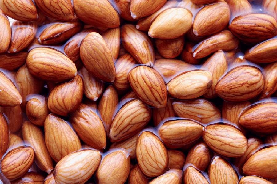 Image of soaked almonds 